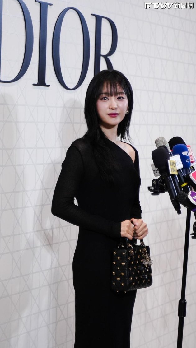 10 Portraits of Kim Ji Won Attending DIOR Event in Taipei, Elegant Like a Goddess with a New Hairstyle