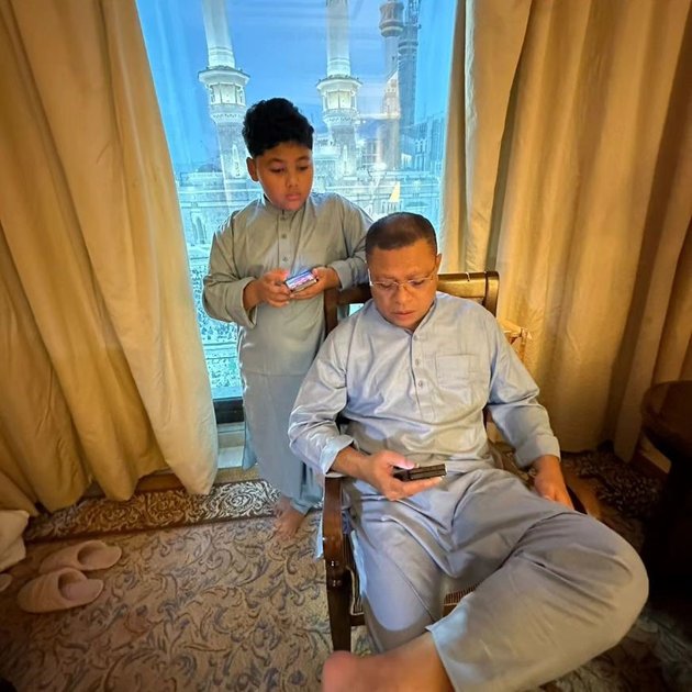 10 Portraits of Raul Lemos' Story During Umrah, Straight Home Infused - Still Happy & Grateful