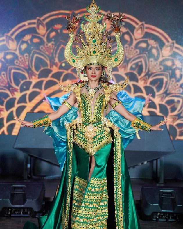 10 Portraits of Farhana Nariswari's National Costume that Will be Showcased at Miss International 2023, Magnificent with Lampung's Siger - A Painting Full of Meaning
