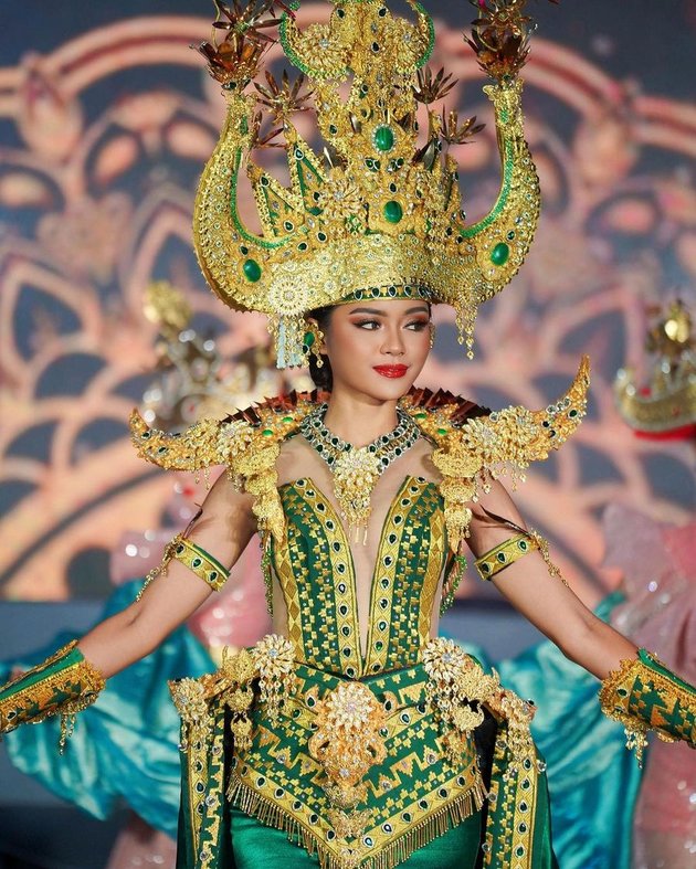 10 Portraits of Farhana Nariswari's National Costume that Will be Showcased at Miss International 2023, Magnificent with Lampung's Siger - A Painting Full of Meaning