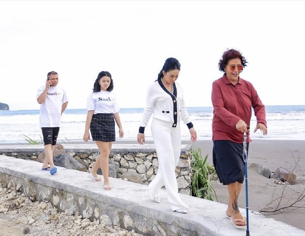 10 Photos of Krisdayanti Enjoying the Sunset in Pangandaran with Susi Pudjiastuti, Amora's Appearance Becomes the Highlight - Kellen Once Became a Co-Pilot