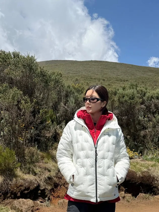 Kwon Eunbi mendaki Gunung Kilimanjaro
