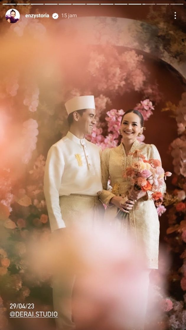 10 Photos of Enzy Storia's Engagement Held on the Same Day as Jessica Mila's, Sacred and Luxurious Full of Flowers - Elegant Appearance with Aceh Songket 