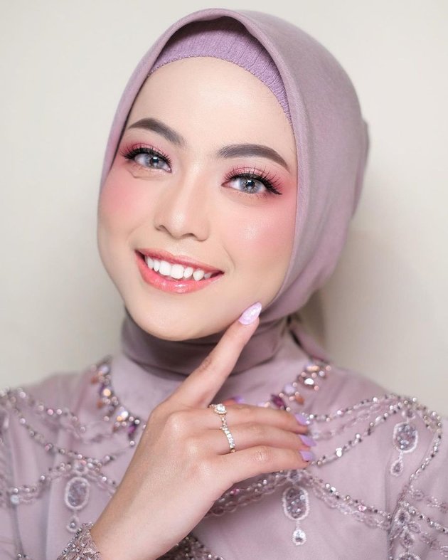 10 Portraits of Putri Isnari's Proposal, Radiating Happiness - Beautiful in Hijab