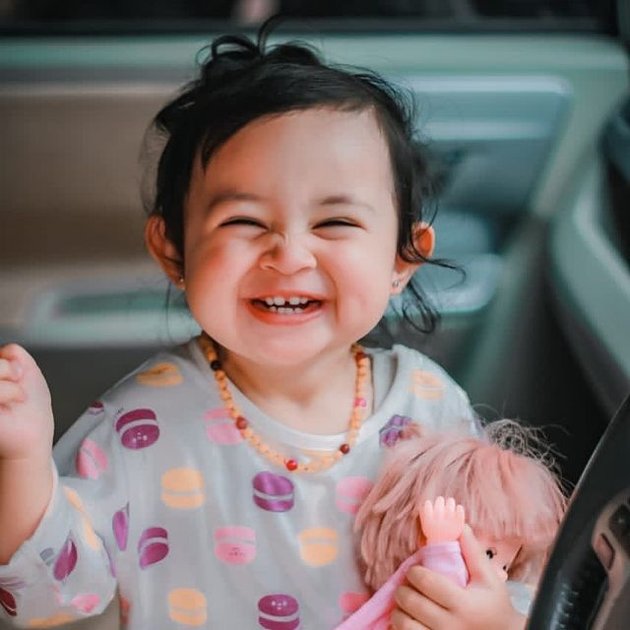 10 Beautiful and Rarely Seen Photos of Leia, the Youngest Daughter of Aryani Fitriana, Her Face is So Adorable!