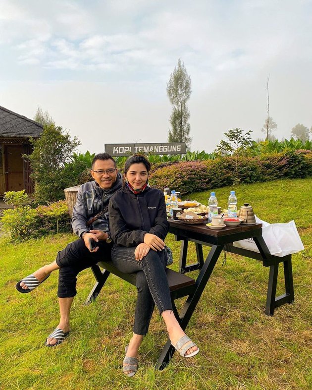 10 Family Vacation Photos of Anang Hermansyah in Jogjakarta, Meeting Ganjar Pranowo - Enjoying the Sunrise