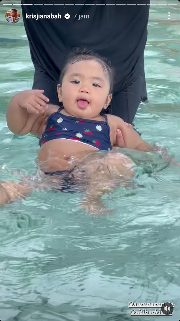 10 Pictures of Siti Badriah's Family Vacation to the Beach, Xarena's Cuteness in a Bikini Steals the Show - Krisjiana Praised for Being a Hot Daddy