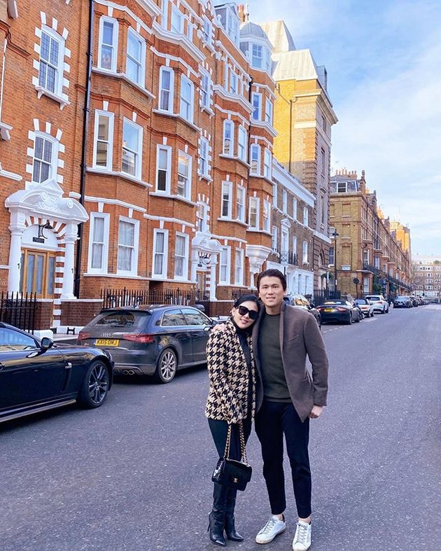 10 Pictures of Syahrini and Reino Barack's New Year Vacation, Traveling around England - Japan - America