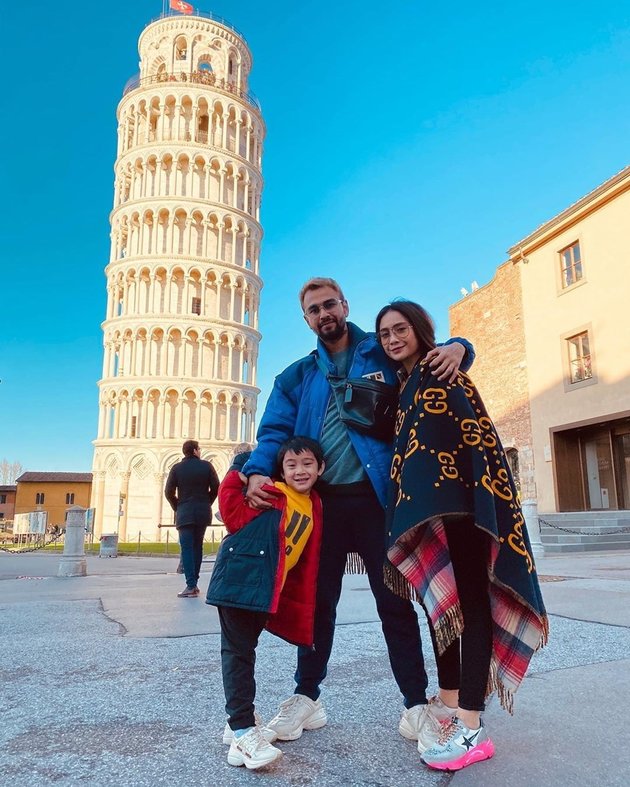 10 Portraits of Raffi Ahmad and Family's Vacation in Italy, Visiting the Leaning Tower of Pisa to Almost Being Robbed