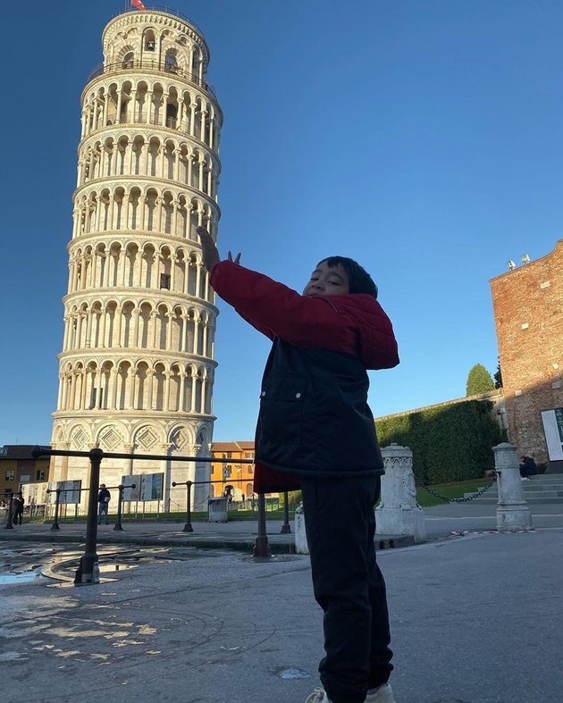 10 Portraits of Raffi Ahmad and Family's Vacation in Italy, Visiting the Leaning Tower of Pisa to Almost Being Robbed