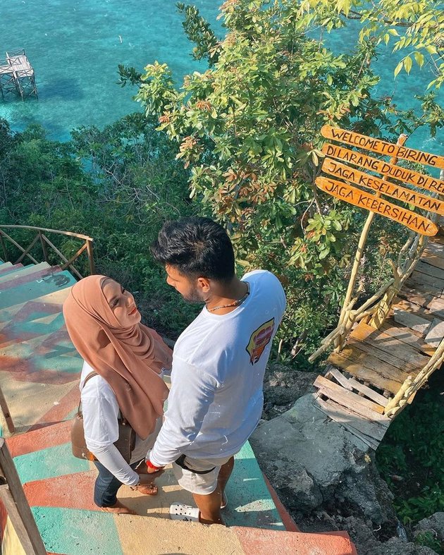 10 Romantic Vacation Photos of Ammar Zoni and Irish Bella in Sulawesi, Enjoying Culinary Tourism and the Beauty of the Beach
