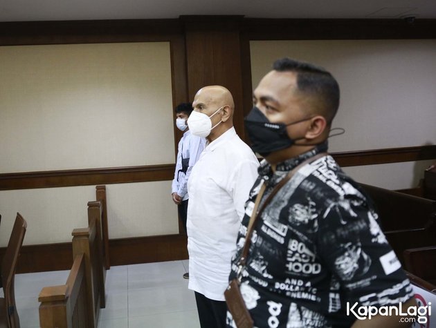 10 Portraits of Mark Sungkar Facing Corruption Case Hearing, His Wife Asked to Leave the Room by the Judge