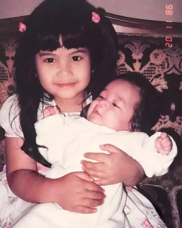 Foto Masa Kecil Istri Pejabat
