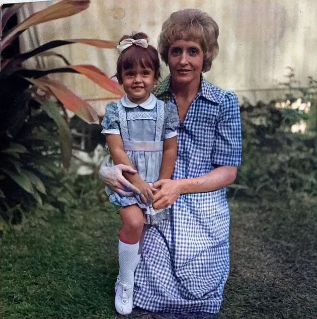 Foto Masa Kecil Istri Pejabat
