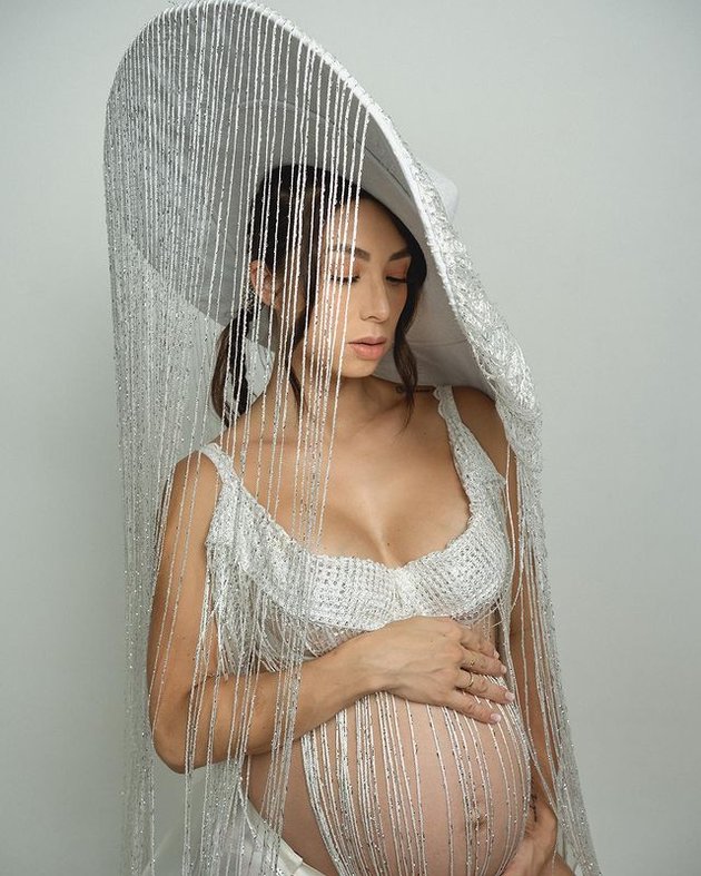 10 Potret Maternity Shoot Jennifer Bachdim that Just Revealed, Beautiful in Outfit Like a String of Curtains - Netizens Focus on Her Smooth Stomach