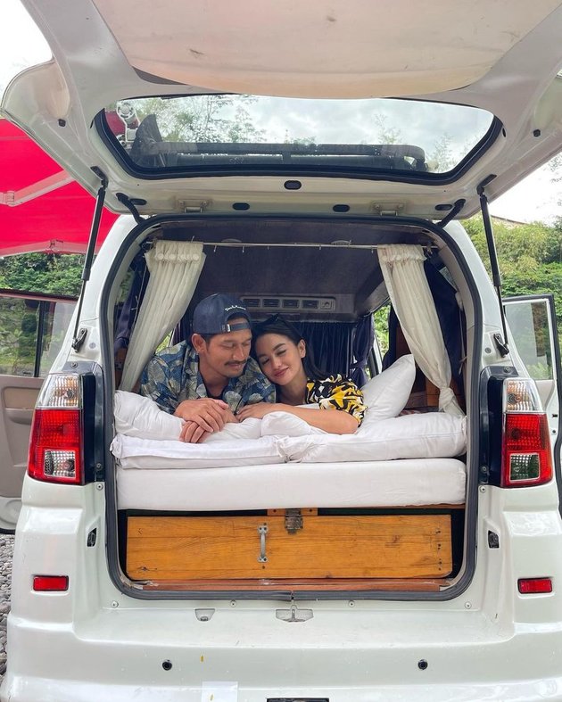 10 Intimate Portraits of Ibnu Jamil and Ririn Ekawati After Getting Married, Going on a Helicopter Date to the Top of the Cliff