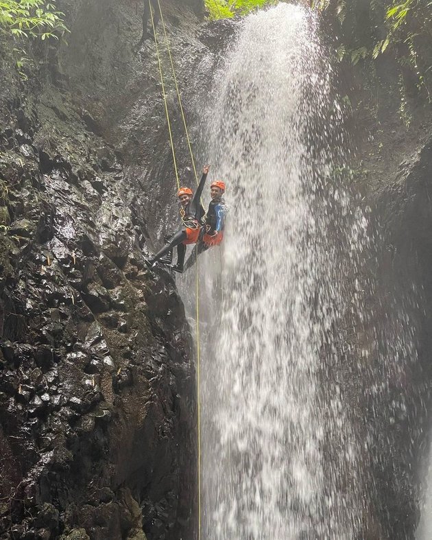 10 Intimate Portraits of Ibnu Jamil and Ririn Ekawati After Getting Married, Going on a Helicopter Date to the Top of the Cliff