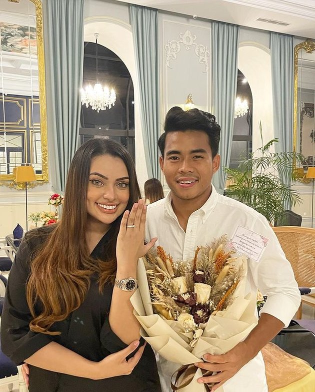 10 Pictures of Romantic Moments of Sarah Ahmad Being Proposed by Nurhidayat Haris, Former National Team Captain Who Successfully Attracted Attention