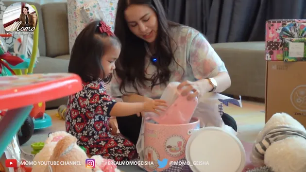 Kado Ulang Tahun Briel Anak Momo Geisha