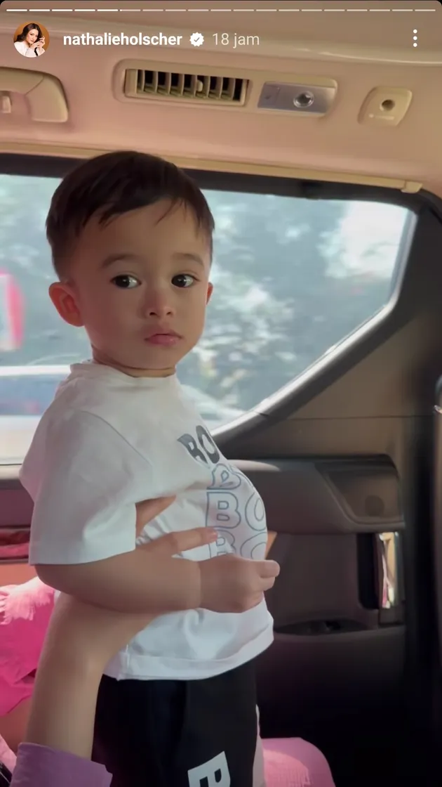 Nathalie Holscher liburan