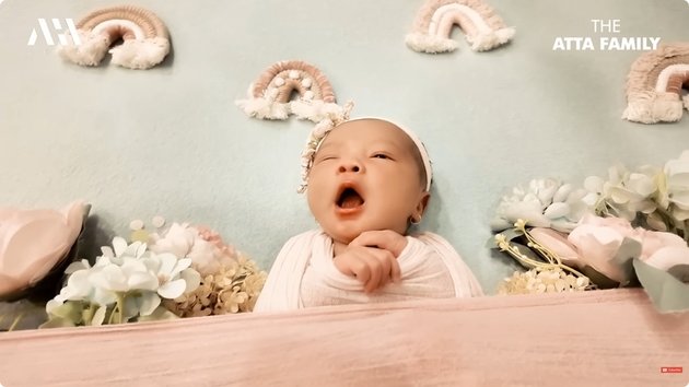 10 Portraits of Newborn Photoshoot Baby Azura, Aurel Hermansyah and Atta Halilintar's Child, Still a Baby but Aware of the Camera - Adorable as Barbie to Junior Chef