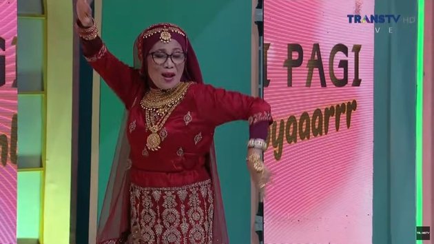 10 Photos of Nursyah, Indah Permatasari's Mother, Confidently Looks Like an Indian Girl, Dance Battle with Dewi Perssik - Netizens: At This Age, She's Still So Cute