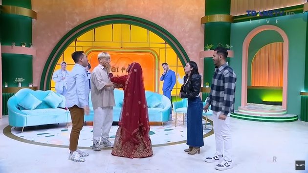 10 Photos of Nursyah, Indah Permatasari's Mother, Confidently Looks Like an Indian Girl, Dance Battle with Dewi Perssik - Netizens: At This Age, She's Still So Cute