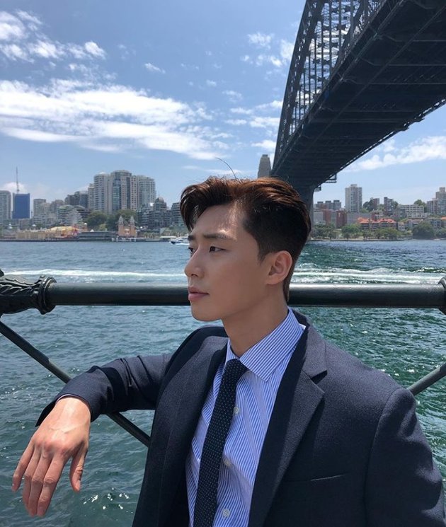 10 Portraits of Park Seo Joon Wearing a Neat Suit, Rich Man's Aura Abounds!