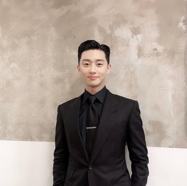 10 Portraits of Park Seo Joon Wearing a Neat Suit, Rich Man's Aura Abounds!