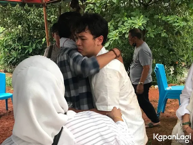 Yayu Unru Meninggal Pemakamann