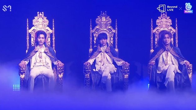 10 Cool Looks of Super Junior at Beyond the SUPER SHOW Concert, Wearing King Costumes and Siwon Showing Abs