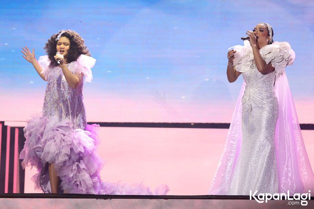 10 First Portraits of Krisdayanti Concert with Amora Lemos, Mother and Child Both Have Golden Voices