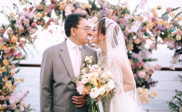 10 Portraits of Dea Tunggaesti's Wedding, Reisa Broto Asmoro's Sister, Married to a Malaysian Man - Mistaken for Father Due to Age Difference