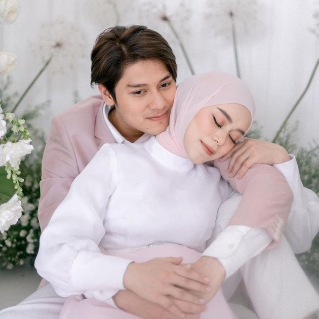 10 Portraits of Rizky Billar Going Mad After Lesti Gives Birth