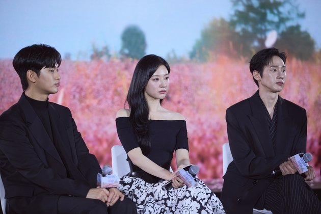 10 Portraits of Press Conference Drama QUEEN OF TEARS, Kim Soo Hyun's Comeback After 3 Years - Kim Ji Won's Beauty Attracts Attention