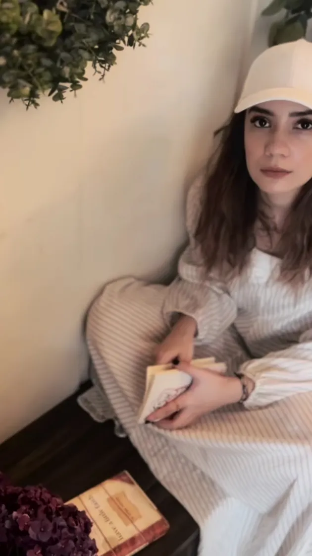Putri Anne Lepas Hijab