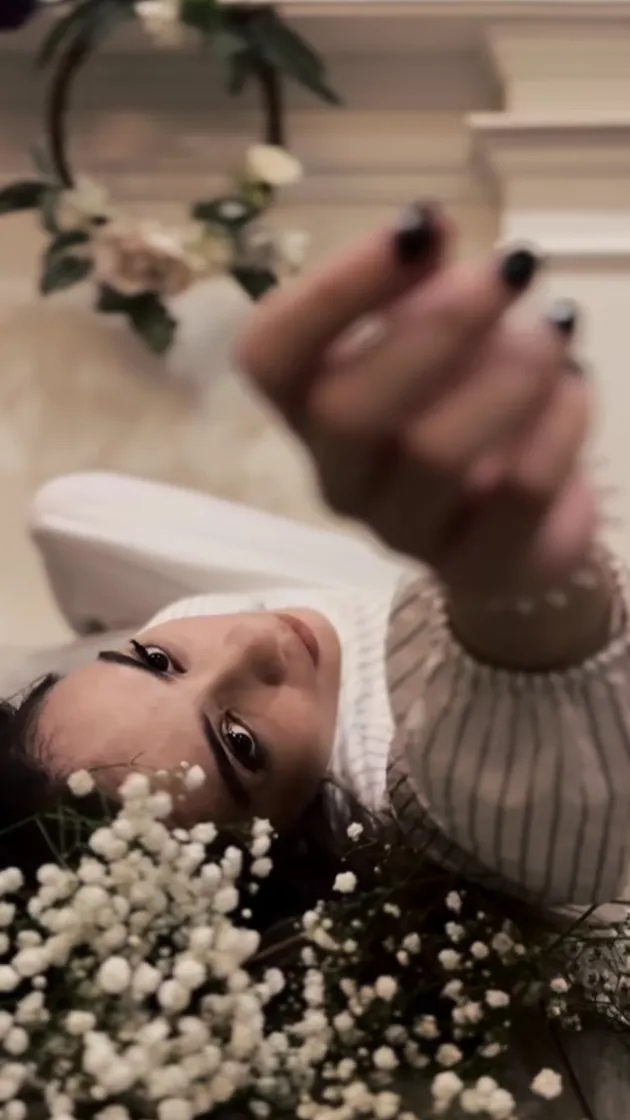 Putri Anne Lepas Hijab