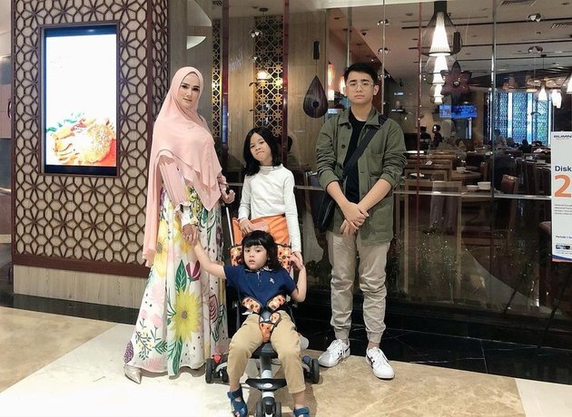 10 Potret Rafly Aziz, Mulan Jameela's Son Who Rarely Exposed and Handsome
