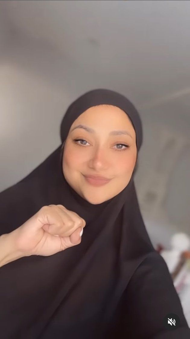 10 Photos of Rahma Azhari who were Once Accused of Converting Religion and Underwent Blessing, Admit Difficulty in Worshiping in America - Halal and Haram Food