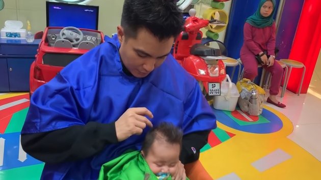 10 Cute Photos of Baim Wong's Son Kiano with a Funny Mohawk Haircut, Even Making Paula Cry