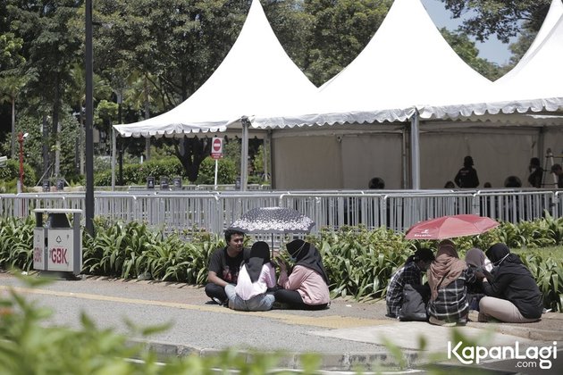 10 Photos of Hundreds of BLINKs Crowding the BLACKPINK Fan Meeting Location, Already Queuing Since Morning!