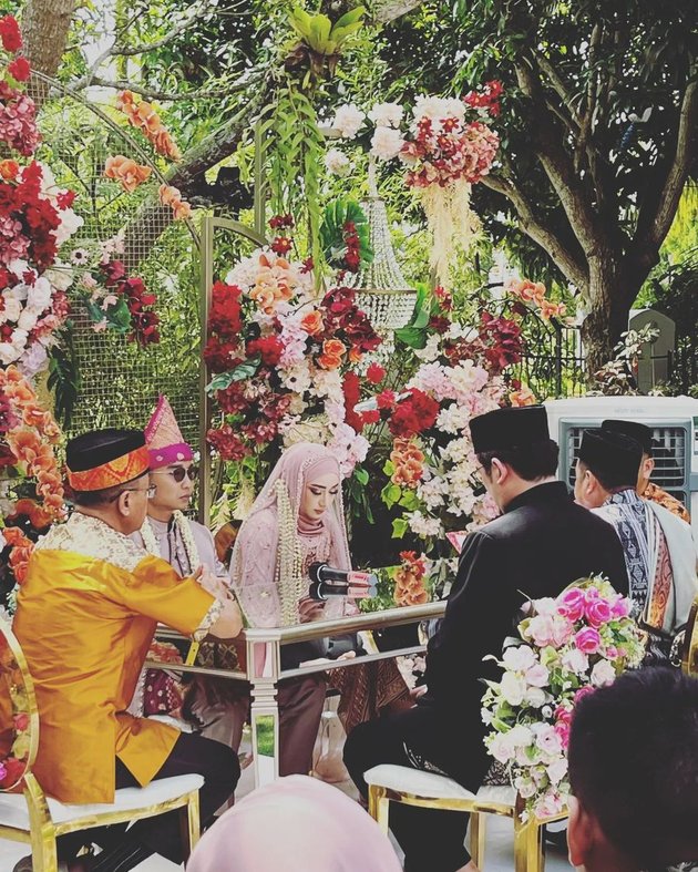 10 Portraits of the Wedding Reception of Tengku Anataya, Daughter of Cindy Fatika Sari, a Bride as Beautiful as a Fairy Tale Princess
