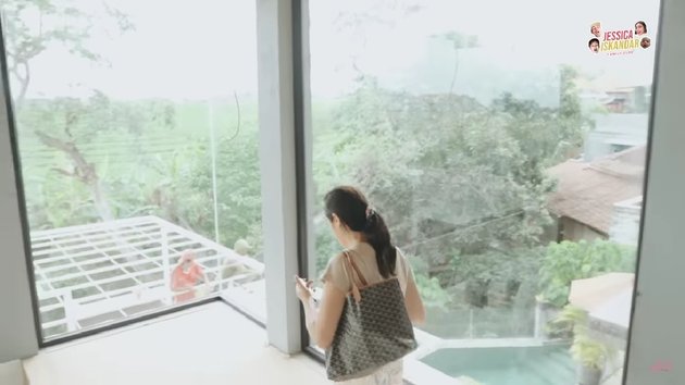 10 Photos of Jessica Iskandar's New House in Bali that Prove Vincent Verhaag's Seriousness, Very Luxurious with Swimming Pool and Rice Field View - Tropical Style with Glass Walls