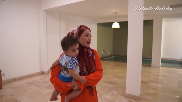 10 Portraits of Nathalie Holshcer's New House for Baby Adzam, Very Luxurious and Spacious