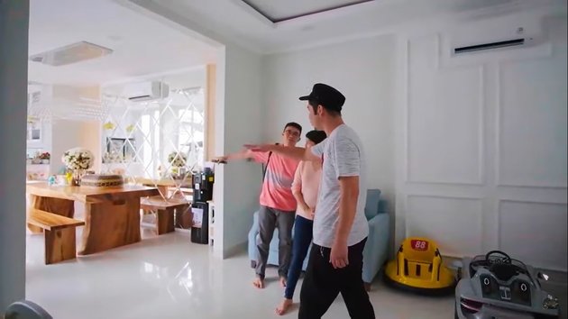 10 Pictures of Ricky Perdana's Spacious and Dominantly White Luxury House, a Comfortable Ideal Home for the Family