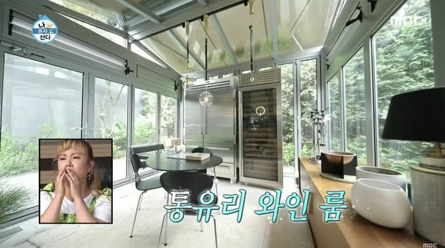 10 Pictures of Yoo Ah In's All-White Luxury House, Complete with a Special Bathroom for Cats