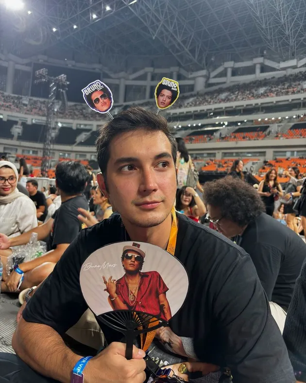 Sandrinna Michelle Nonton Konser Bruno Mars