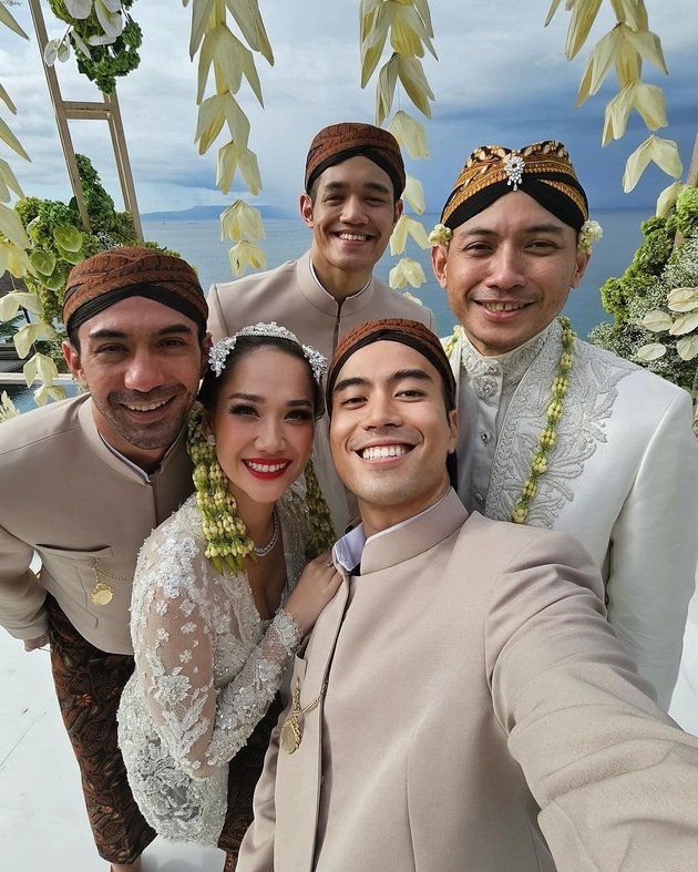 10 Pictures of a Series of Artists Attending BCL and Tiko Aryawardhana's Wedding Ceremony in Bali, Luna Maya to Maia Estianty