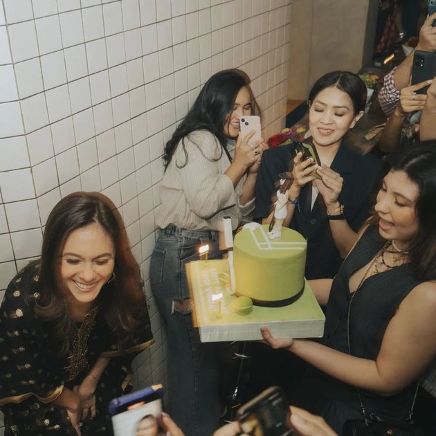 10 Celebrity Photos Who Attended Wulan Guritno's Surprise Birthday Party: Including Nia Ramadhani, Aming, and Future Mother-in-Law