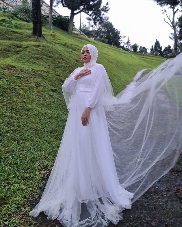10 Photos of Selfi LIDA with Colorful Hijab Style